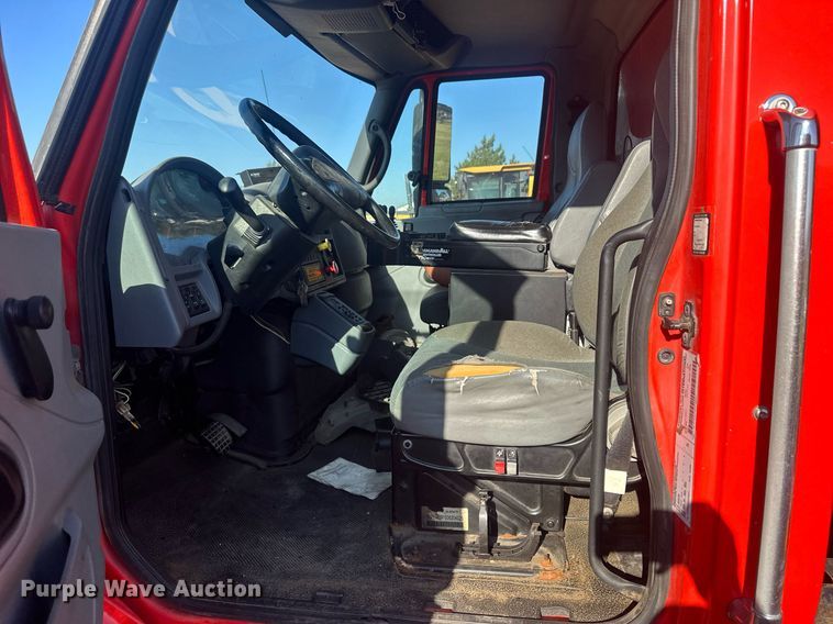 image for item LT9057 2007 International 7400  dump truck