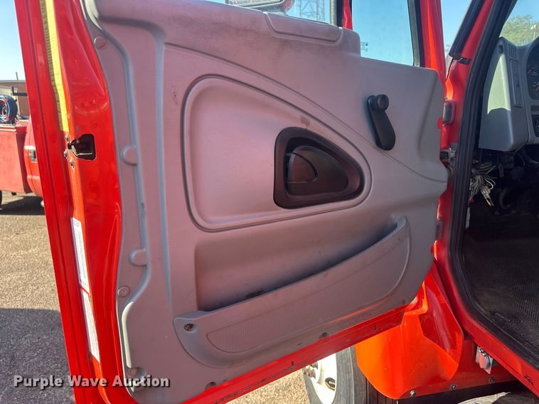 image for item LT9057 2007 International 7400  dump truck