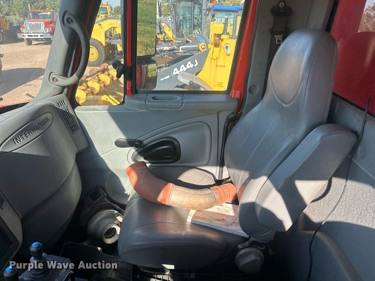 image for item LT9057 2007 International 7400  dump truck