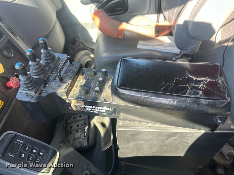 image for item LT9057 2007 International 7400  dump truck