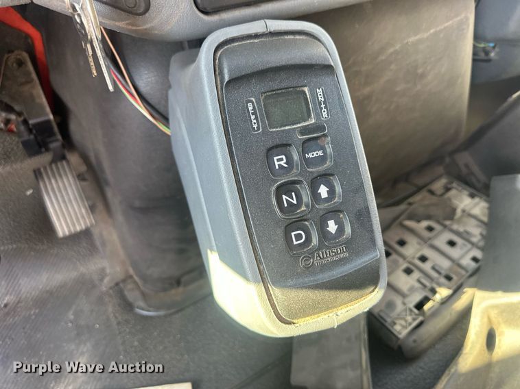 image for item LT9057 2007 International 7400  dump truck