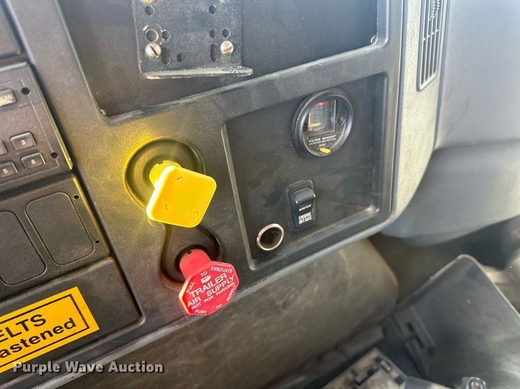 image for item LT9057 2007 International 7400  dump truck