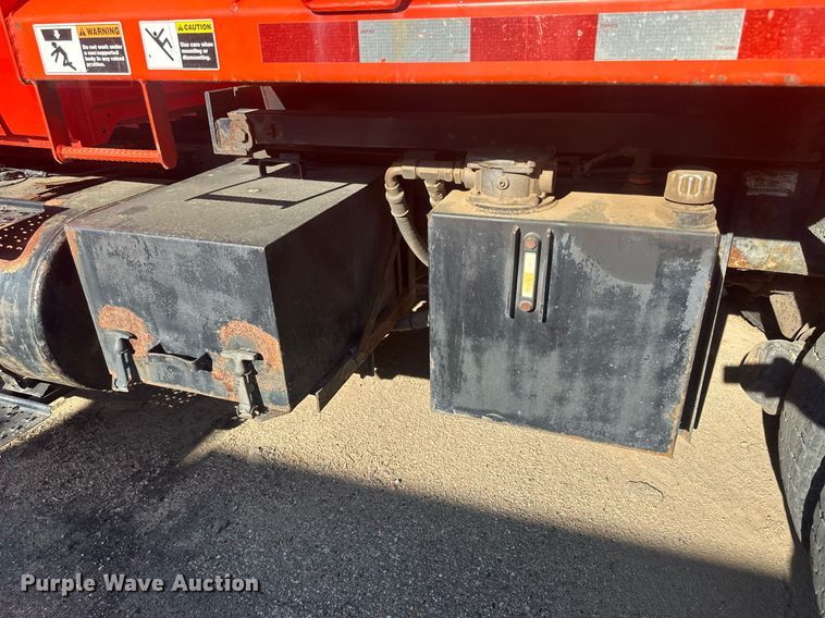 image for item LT9057 2007 International 7400  dump truck