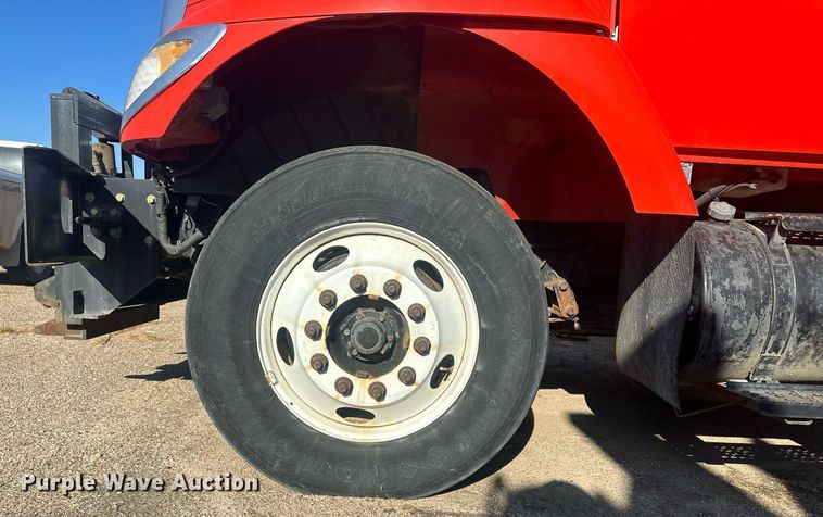 image for item LT9057 2007 International 7400  dump truck