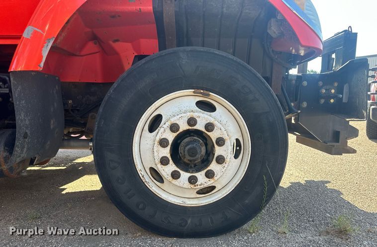 image for item LT9057 2007 International 7400  dump truck