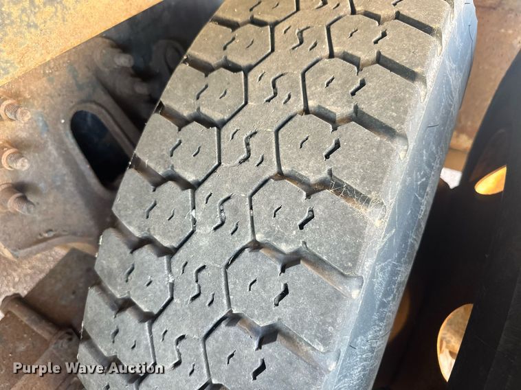 image for item LT9057 2007 International 7400  dump truck