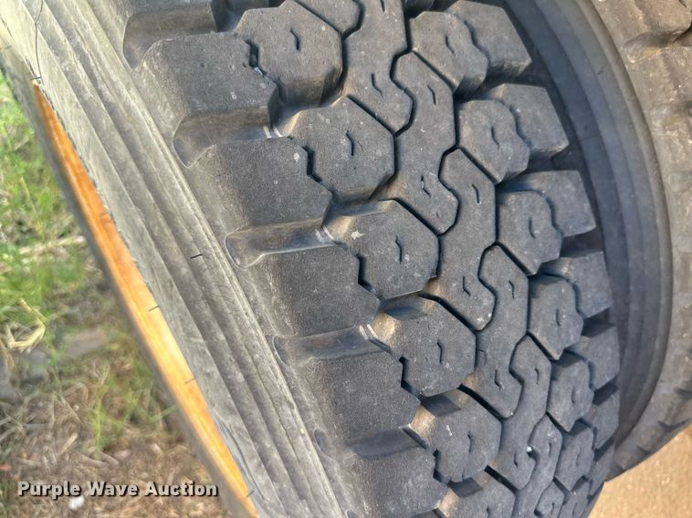 image for item LT9057 2007 International 7400  dump truck