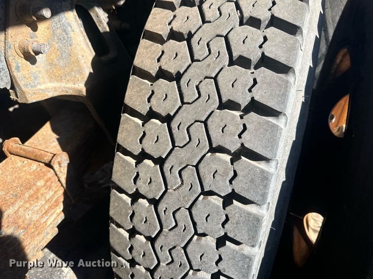 image for item LT9057 2007 International 7400  dump truck