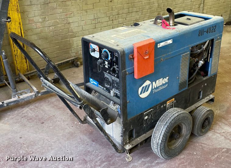 image for item LV9809 2002 Miller Trailblazer DC  welder/generator