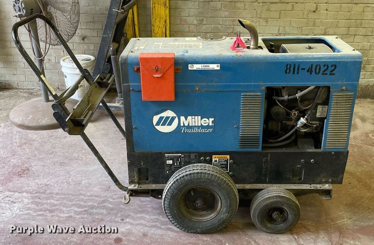 image for item LV9809 2002 Miller Trailblazer DC  welder/generator
