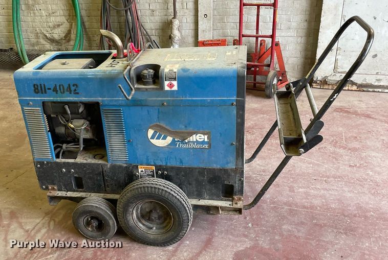 image for item LV9810 2002 Miller Trailblazer DC  welder/generator