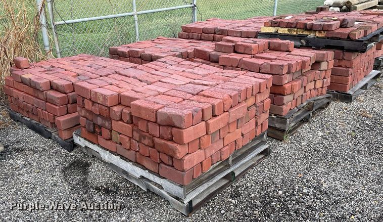 image for item LV9818 Approximately 2,000 Buffalo bricks