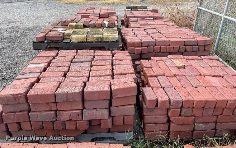 image for item LV9818 Approximately 2,000 Buffalo bricks