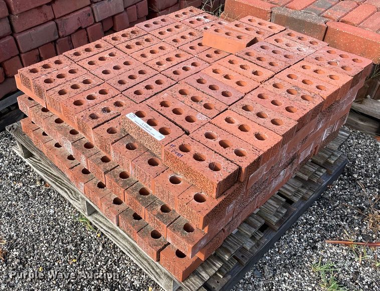 image for item LV9819 Approximately 300 bricks