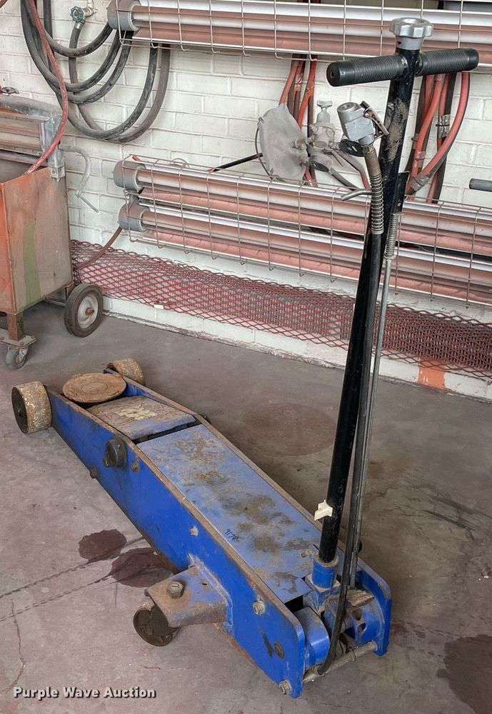 image for item LV9824 Westward  floor jack