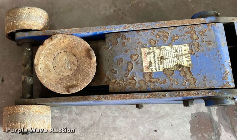 image for item LV9824 Westward  floor jack