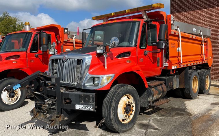 image for item LV9825 2007 International 7400  dump truck