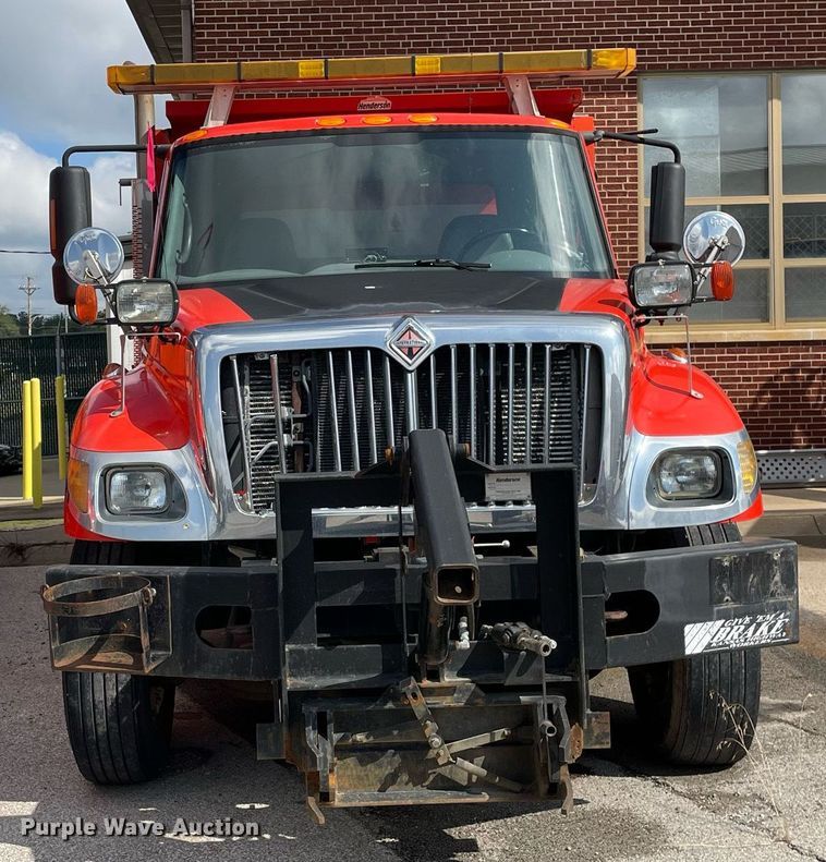 image for item LV9825 2007 International 7400  dump truck