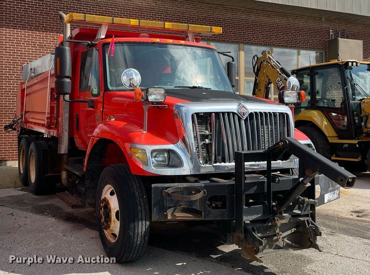 image for item LV9825 2007 International 7400  dump truck