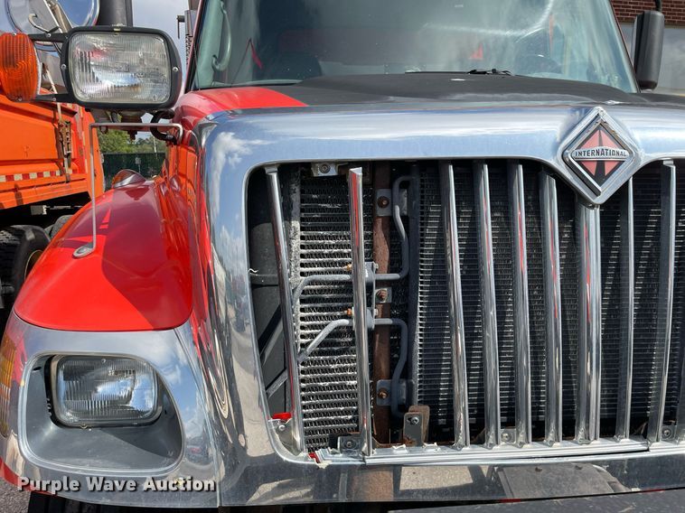 image for item LV9825 2007 International 7400  dump truck