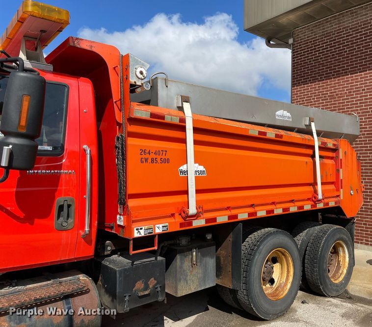 image for item LV9825 2007 International 7400  dump truck