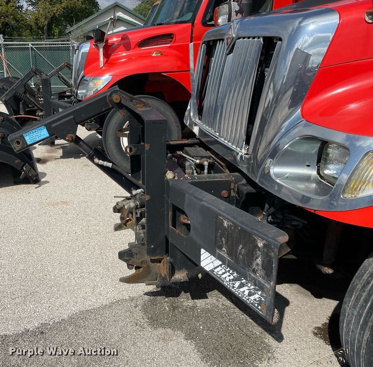 image for item LV9825 2007 International 7400  dump truck