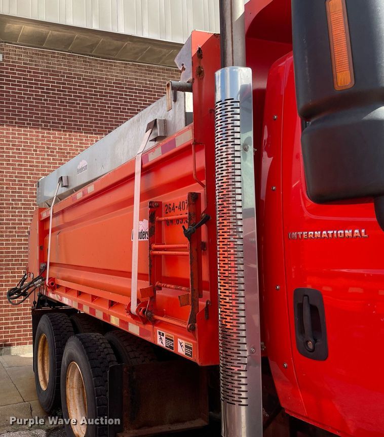 image for item LV9825 2007 International 7400  dump truck