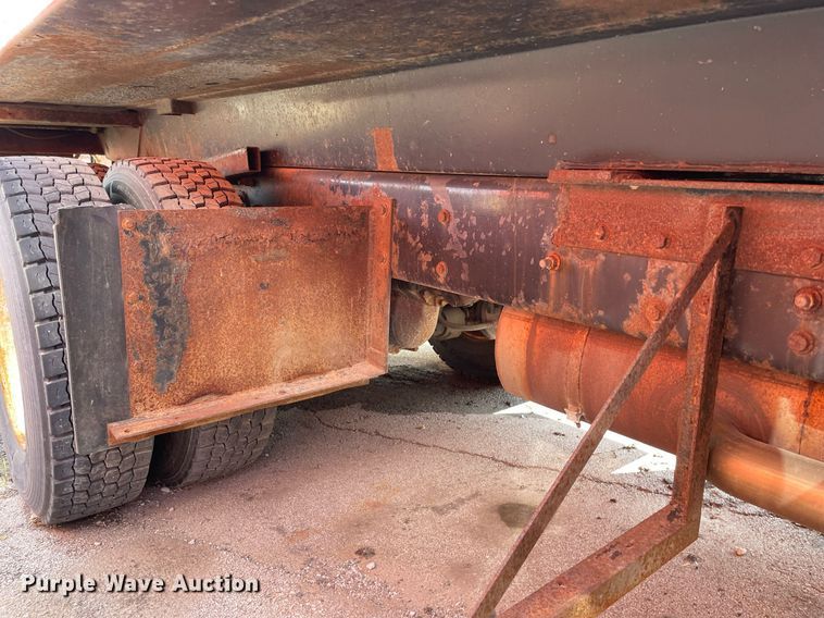 image for item LV9825 2007 International 7400  dump truck