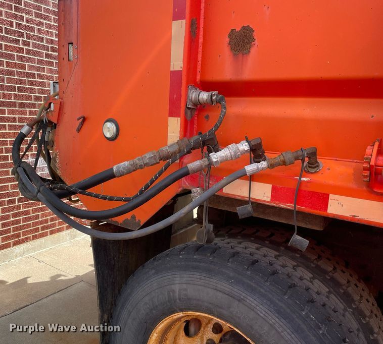 image for item LV9825 2007 International 7400  dump truck