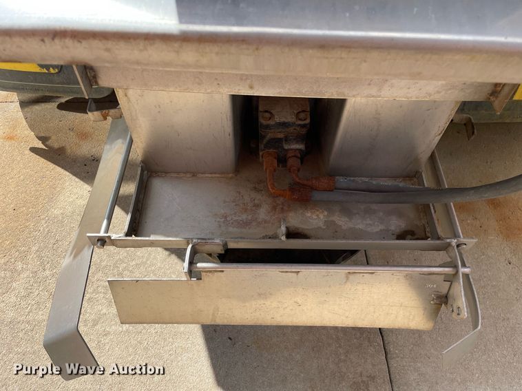 image for item LV9825 2007 International 7400  dump truck