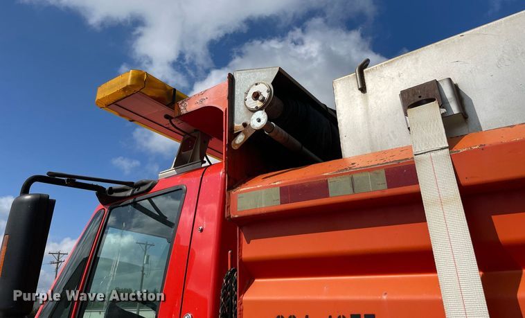 image for item LV9825 2007 International 7400  dump truck