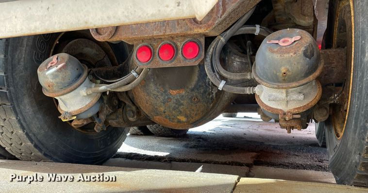 image for item LV9825 2007 International 7400  dump truck