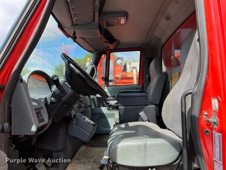 image for item LV9825 2007 International 7400  dump truck