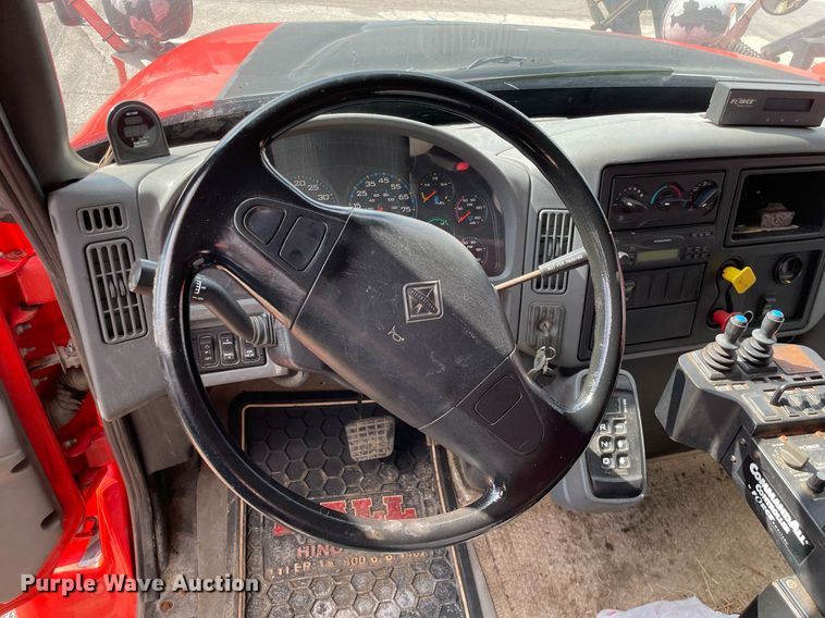 image for item LV9825 2007 International 7400  dump truck