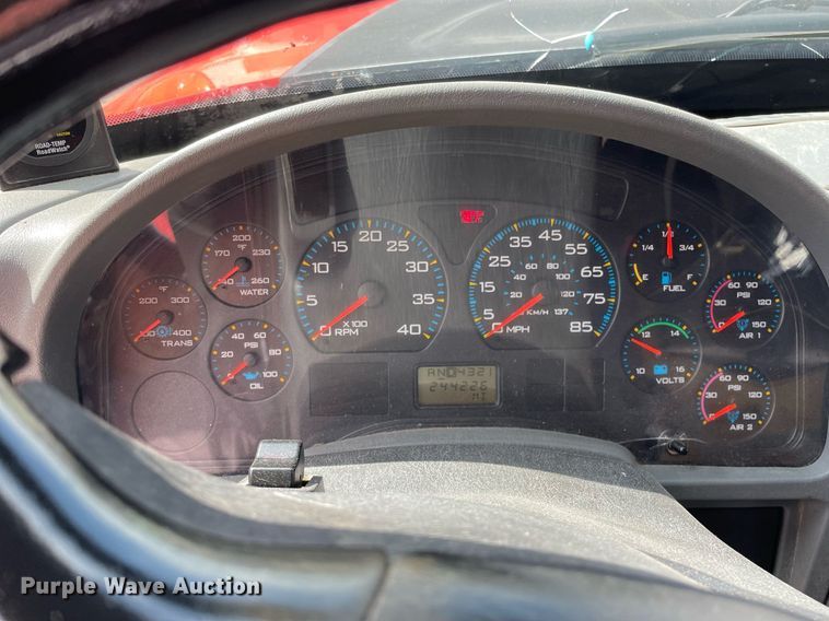 image for item LV9825 2007 International 7400  dump truck