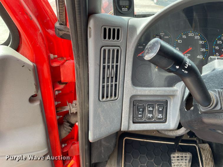 image for item LV9825 2007 International 7400  dump truck