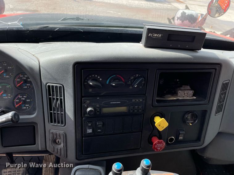 image for item LV9825 2007 International 7400  dump truck