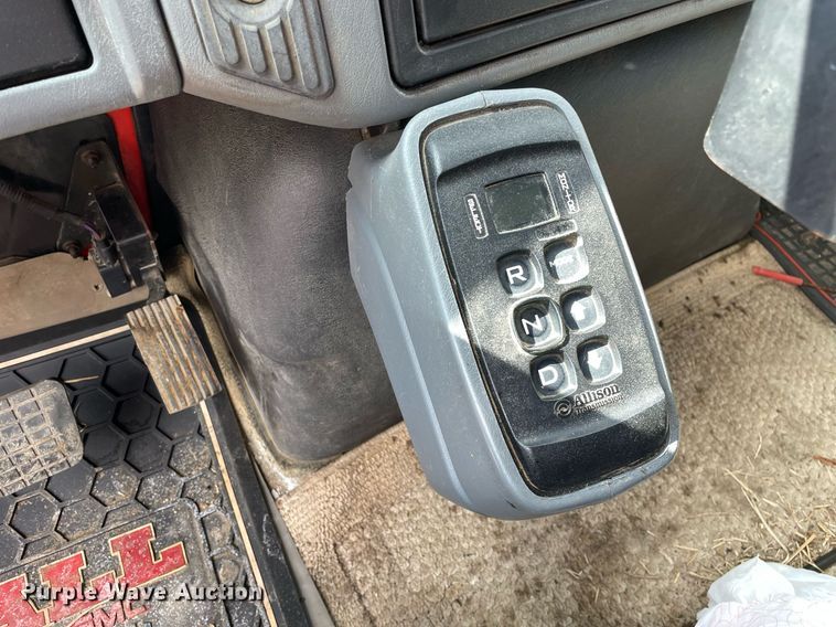 image for item LV9825 2007 International 7400  dump truck