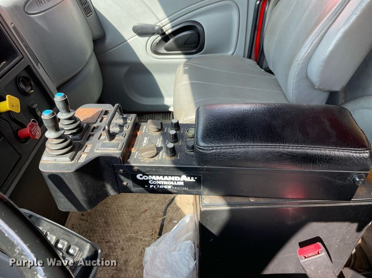 image for item LV9825 2007 International 7400  dump truck