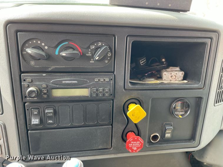 image for item LV9825 2007 International 7400  dump truck