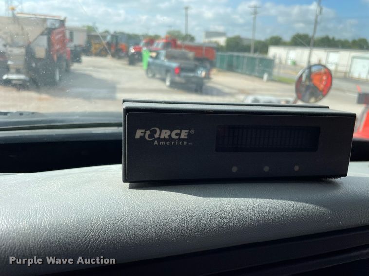 image for item LV9825 2007 International 7400  dump truck