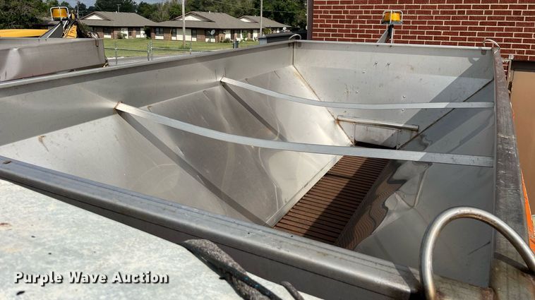 image for item LV9825 2007 International 7400  dump truck