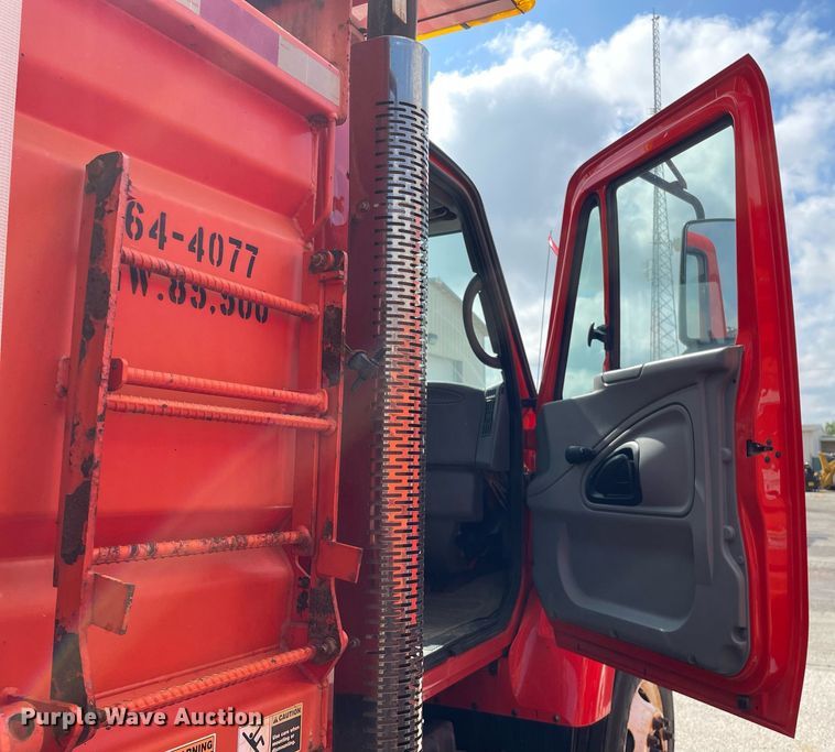 image for item LV9825 2007 International 7400  dump truck