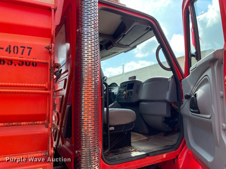 image for item LV9825 2007 International 7400  dump truck