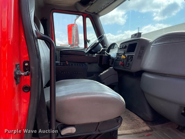 image for item LV9825 2007 International 7400  dump truck