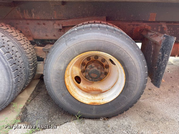 image for item LV9825 2007 International 7400  dump truck