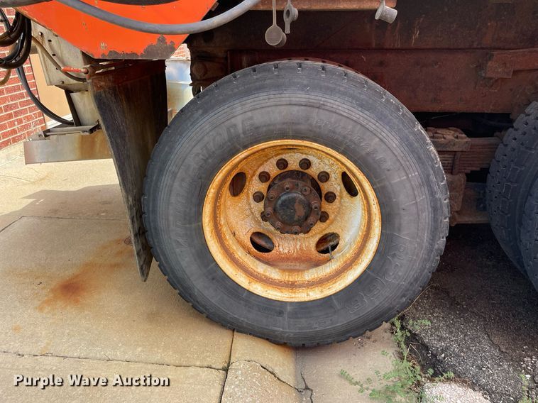 image for item LV9825 2007 International 7400  dump truck