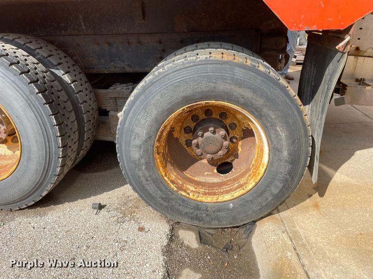 image for item LV9825 2007 International 7400  dump truck