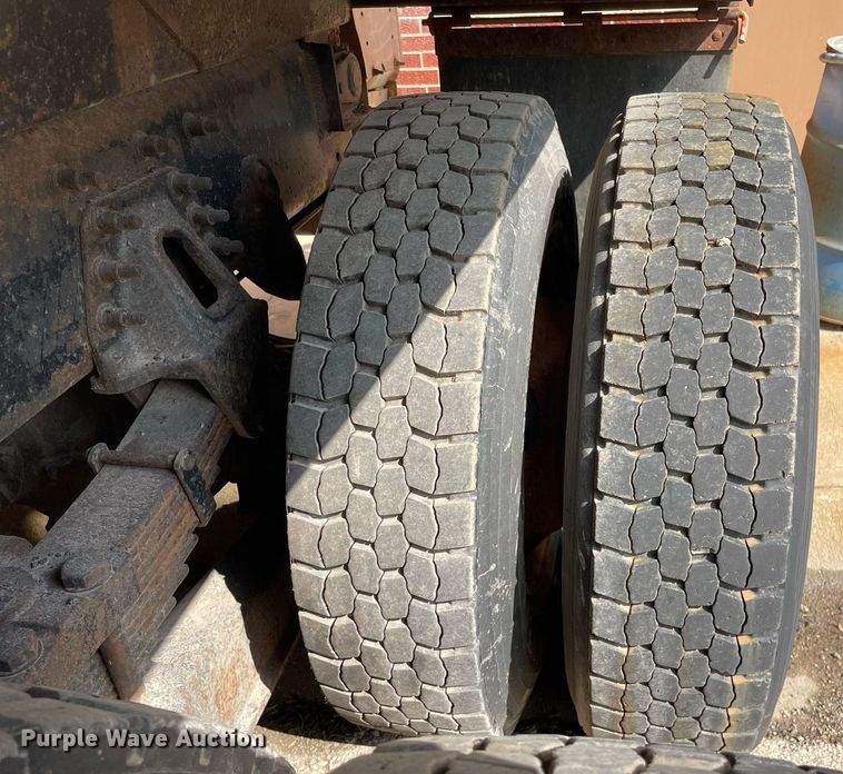 image for item LV9825 2007 International 7400  dump truck