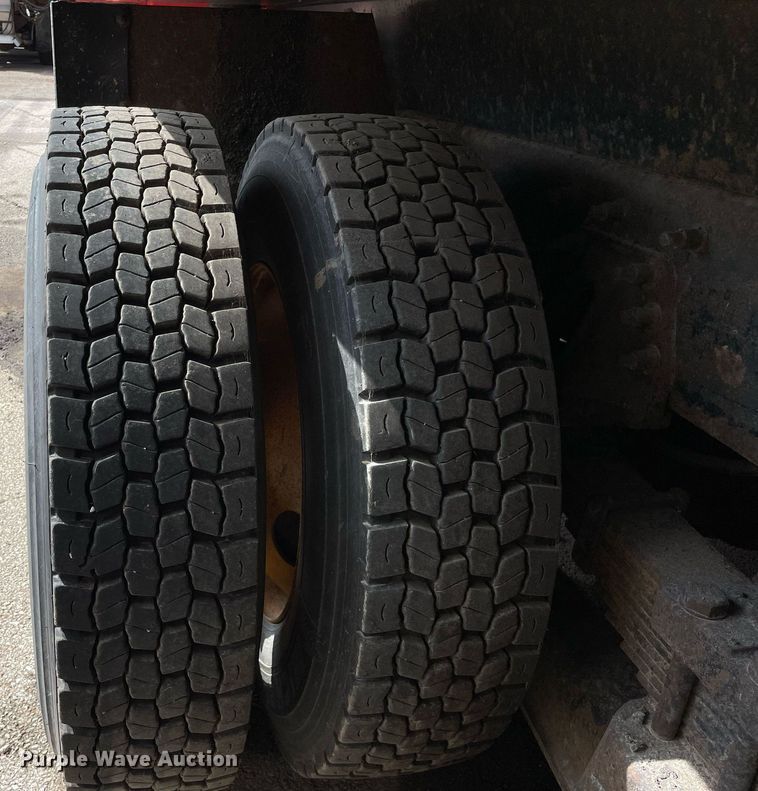 image for item LV9825 2007 International 7400  dump truck